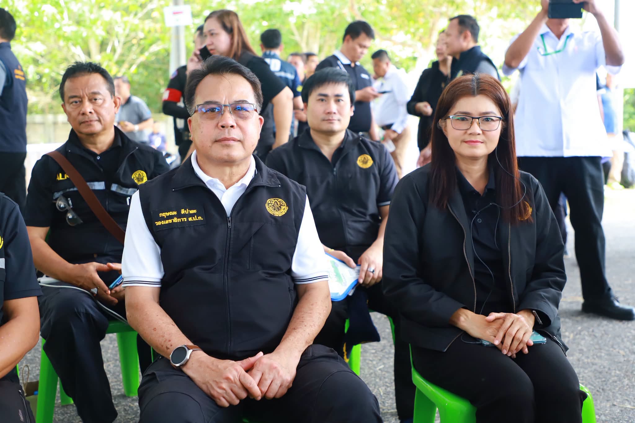 title - เลขาธิการ ส.ป.ก. พร้อมคณะ ร่วมลงพื้นที่กับคณะนายกรัฐมนตรี ติดตามการบริหารจัดการน้ำ เพิ่มศักยภาพระบายน้ำ ลดเสี่ยงน้ำท่วมหาดใหญ่ 